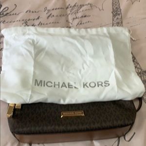 Michael kors crossbody